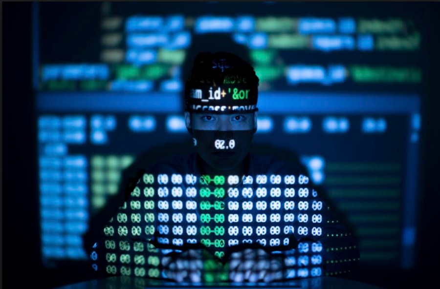 Via libera al "trojan" di Stato: addio privacy in Italia